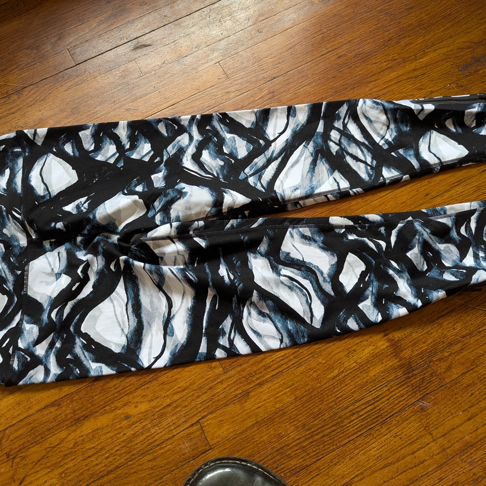 DKNY Black White And Blue Abstract Leggings Size Large
